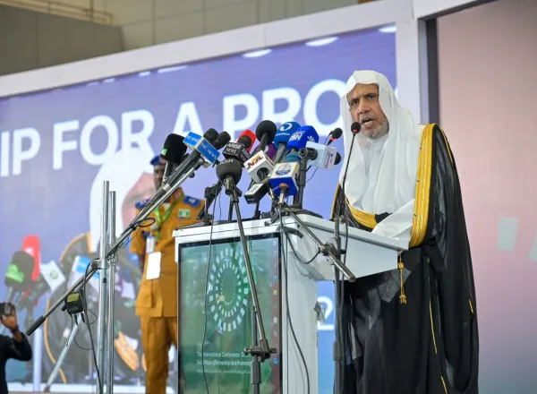 Dr. Al-Issa Meluncurkan Inisiatif Liga Muslim Dunia untuk Perdamaian Sosial di Afrika Barat