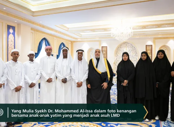 Dengan kehadiran Yang Mulia Sekretaris Jenderal LMD, Ketua Organisasi Ulama Muslim, Syekh Dr. Mohammed Alissa   :  Liga Muslim Dunia memberikan penghargaan kepada sekelompok dokter dan ahli bedah terkemuka dunia