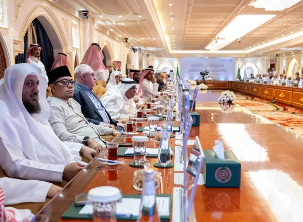 Algunas imágenes de la inauguración, esta tarde en La Meca, por el Secretario General y Presidente del Consejo de Ulemas, el Sheij Dr. Mohammed Al-Issa, de las sesiones del «Foro internacional sobre los milagros científicos en el Corán y la Sunna»