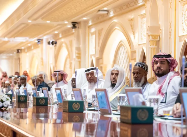 Algunas imágenes de la inauguración, esta tarde en La Meca, por el Secretario General y Presidente del Consejo de Ulemas, el Sheij Dr. Mohammed Al-Issa, de las sesiones del «Foro internacional sobre los milagros científicos en el Corán y la Sunna»