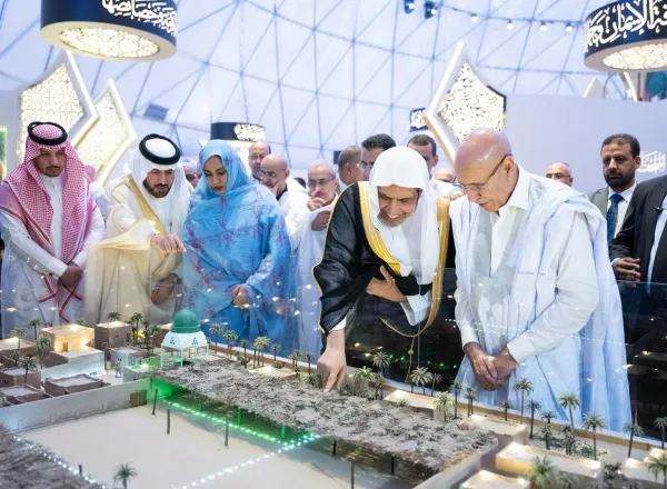 Dans le cadre du plan d’expansion internationale du musée, et en présence du Secrétaire général de la Ligue, des membres du corps diplomatique et de hautes personnalités, le Président mauritanien a inauguré le Musée sur la tradition prophétique à Nouakchott.
