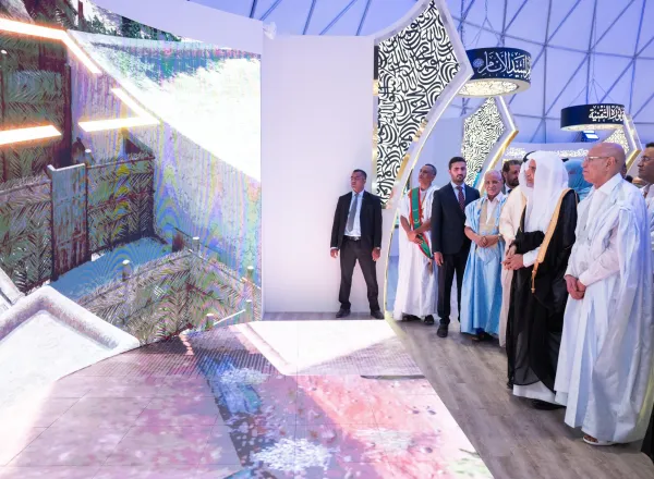 Dans le cadre du plan d’expansion internationale du musée, et en présence du Secrétaire général de la Ligue, des membres du corps diplomatique et de hautes personnalités, le Président mauritanien a inauguré le Musée sur la tradition prophétique à Nouakchott.