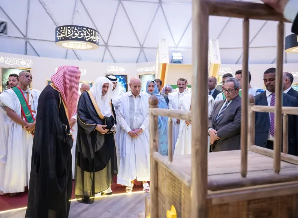 Dans le cadre du plan d’expansion internationale du musée, et en présence du Secrétaire général de la Ligue, des membres du corps diplomatique et de hautes personnalités, le Président mauritanien a inauguré le Musée sur la tradition prophétique à Nouakchott.