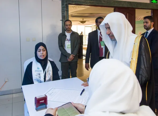 Presentar el Islam, destacar sus nobles valores y arraigar los principios de moderación y rectitud.  Son misiones que cumple la LigadelMundoIslamico, movilizando para ello todos los esfuerzos y recursos en todo el mundo.
