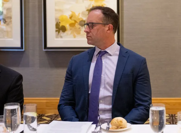 Un grupo de empresarios y emprendedores del Silicon Valley se reunió con el Secretario general y Presidente de la Comisión de Ulemas, el Sheij Mohammed Alissa.