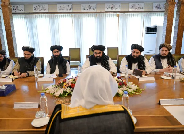 Yang Mulia Sekretaris Jenderal LMD, Ketua Organisasi Ulama Muslim, Syekh Dr. Mohammed Alissa, bertemu dengan Yang Mulia Menteri Luar Negeri Afghanistan, Mawlawi Amir Khan Muttaqi, di markas Dewan Keamanan yang terletak di Istana Perdana Menteri.