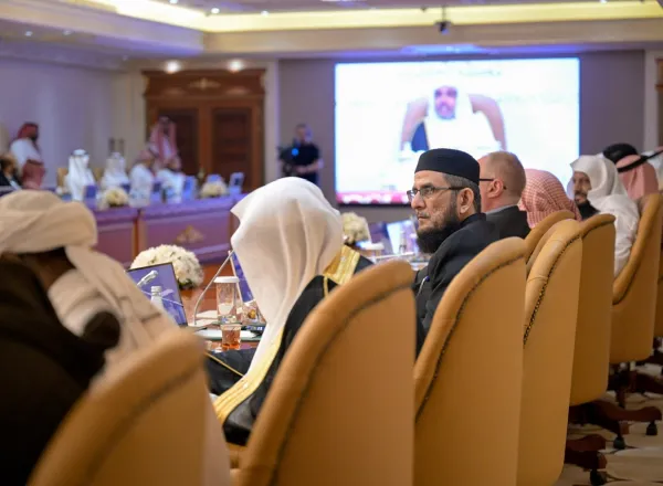 In service to the Holy Qur’an, a distinguished group of specialized scholars, researchers, reciters, and educators of the Qur’an, together with representatives from fifty international digital Maqari’ (Qur’anic recitation platforms) exemplifying advanced efforts in remote recitation through modern communication technologies
