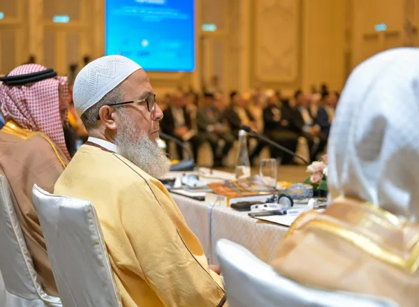 Dalam Forum Pertama Ulama Fikih: "Pengajaran Fikih Islam dan Pembinaan Fakih": Para ulama fikih terkemuka berkumpul di Malaysia di bawah naungan Akademi Fikih Islam dari Liga Muslim Dunia