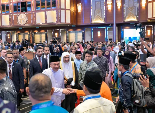 Yang Mulia Perdana Menteri Malaysia, Dato’ Seri Anwar Ibrahim, bersama Yang Mulia Sekretaris Jenderal LMD