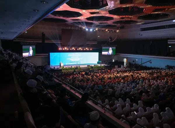 Sekretaris Jenderal Liga Muslim Dunia Menutup Forum Global Pengesahan Ijazah Al-Qur’an Dan Pemberian Penghargaan kepada Para Qari Senior di Negara-negara “ASEAN”