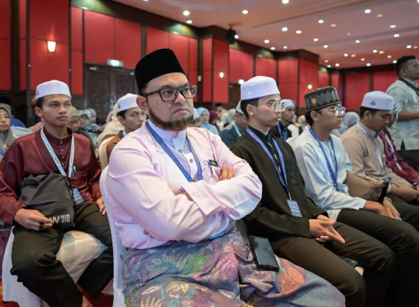 Di antara rangkaian: "Pencapaian Liga Muslim Dunia dalam menyatukan suara para ulama Muslim terkait isu-isu besar yang menuntut persatuan kata":  Majelis Ulama "ASEAN"