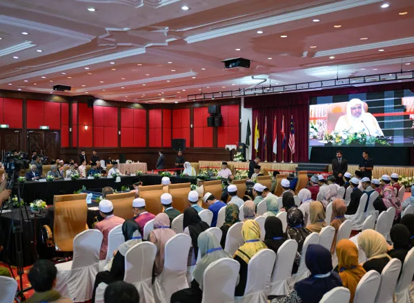 Di antara rangkaian: "Pencapaian Liga Muslim Dunia dalam menyatukan suara para ulama Muslim terkait isu-isu besar yang menuntut persatuan kata":  Majelis Ulama "ASEAN"
