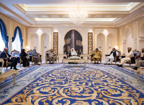 ‏استقبل معالي الأمين العام، رئيس هيئة علماء المسلمين، فضيلة الشيخ د ⁧‫محمد العيسى‬⁩ ‬⁩، وفدًا برلمانيًّا رفيع المستوى يُمثّل مختلف الأحزاب في الجمعية الوطنية الباكستانية (البرلمان)، بحضور سفير جمهورية باكستان الإسلامية لدى المملكة العربية السعودية السيد أحمد فاروق