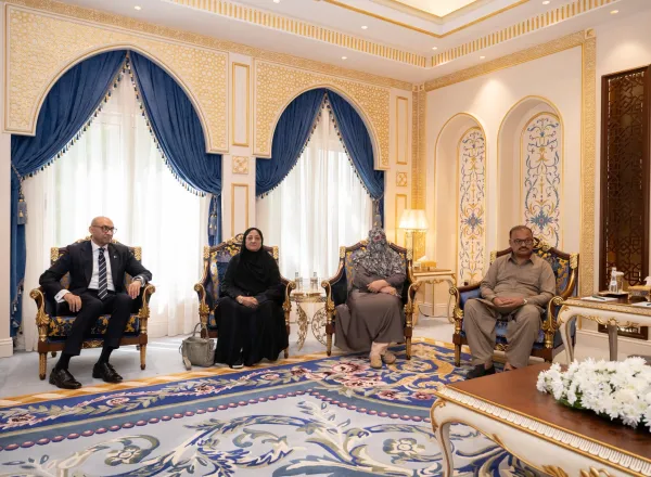 ‏استقبل معالي الأمين العام، رئيس هيئة علماء المسلمين، فضيلة الشيخ د ⁧‫محمد العيسى‬⁩ ‬⁩، وفدًا برلمانيًّا رفيع المستوى يُمثّل مختلف الأحزاب في الجمعية الوطنية الباكستانية (البرلمان)، بحضور سفير جمهورية باكستان الإسلامية لدى المملكة العربية السعودية السيد أحمد فاروق
