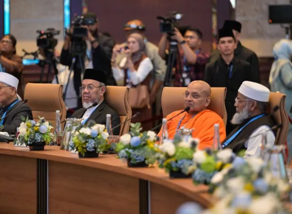 La causa palestina:  La causa central en la conciencia árabe e islámica, así como en la de todos los pueblos del mundo partidarios de la justicia y la paz. La conferencia     internacional para la solución pacífica de la cuestión palestina y la implementación de la solución de dos Estados,