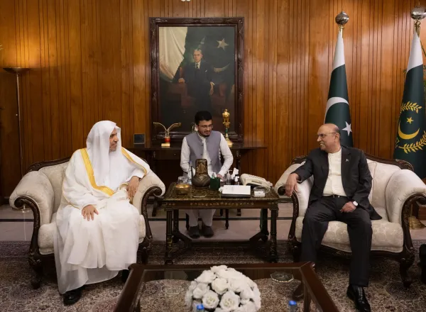 جمہوریہ پاکستان کے صدر، جناب آصف علی زرداری نے اسلام آباد میں ایوانِ صدر میں، سیکرٹری جنرل رابطہ اور چیئرمین مسلم علماء کونسل، عزت مآب شیخ ڈاکٹر محمد العیسی کا خیرمقدم کیا۔جمہوریہ پاکستان کے صدر، جناب آصف علی زرداری نے اسلام آباد میں ایوانِ صدر میں، سیکرٹری جنرل رابطہ اور چیئرمین مسلم علماء کونسل، عزت مآب شیخ ڈاکٹر محمد العیسی کا خیرمقدم کیا۔