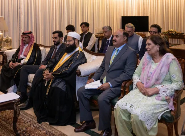 جمہوریہ پاکستان کے صدر، جناب آصف علی زرداری نے اسلام آباد میں ایوانِ صدر میں، سیکرٹری جنرل رابطہ اور چیئرمین مسلم علماء کونسل، عزت مآب شیخ ڈاکٹر محمد العیسی کا خیرمقدم کیا۔