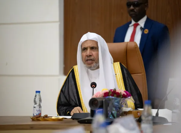 نخست ‌وزیر سودان از دبیرکل «سازمان همبستگی جهان اسلام» استقبال کرد  دو طرف جلسه‌ای رسمی از گفت‌وگو و رایزنی برگزار کردند که موضوع آن نقش علمای دین در تبیین حقیقت شرعی و تقویت آگاهی دینی و امنیت اجتماعی بود.