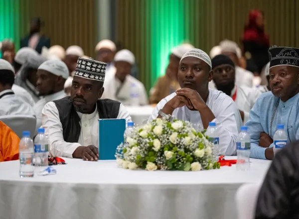 ڈاکٹر محمد  العیسیٰ کی روانڈا میں 70 ہزار حفاظ و حافظاتِ قرآن کریم کی تقریبِ تکمیلِ حفظ میں شرکت