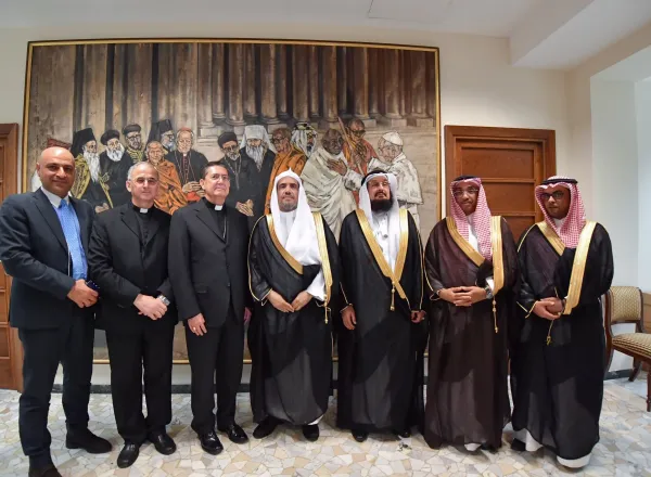 ‏المجلس البابوي بالفاتيكان يعقد اجتماعاً مع معالي أمين الرابطة تناول عدداً من الموضوعات، مشيداً باللقاء التاريخي مع الهولينس البابا فرنسيس