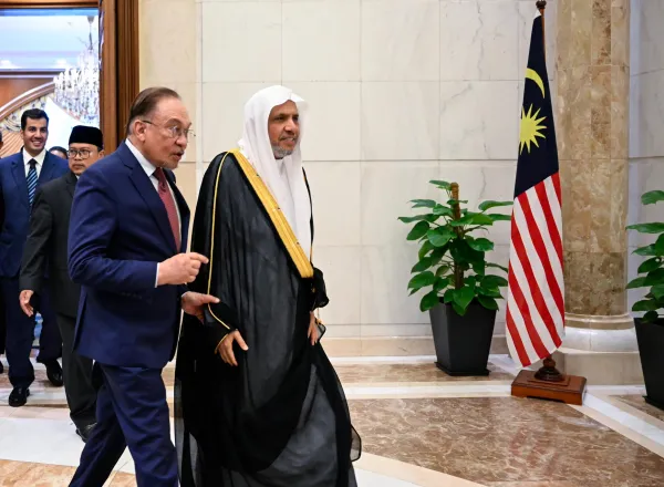 At the Presidential Palace in the capital, Kuala Lumpur,  H.E. Dato’ Seri Anwar Ibrahim, the Prime Minister of Malaysia, received H.E. Sheikh Dr. Mohammed Al-Issa, Secretary-General of the Muslim World League