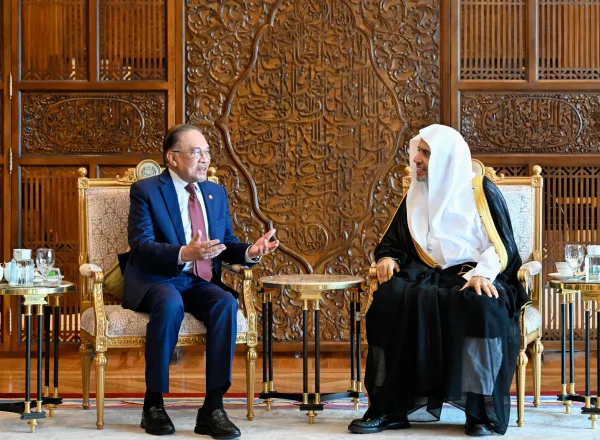 At the Presidential Palace in the capital, Kuala Lumpur,  H.E. Dato’ Seri Anwar Ibrahim, the Prime Minister of Malaysia, received H.E. Sheikh Dr. Mohammed Al-Issa, Secretary-General of the Muslim World League