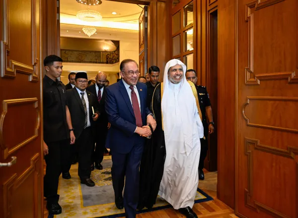 Prime Minister of Malaysia Receives Secretary-General of the Muslim World League