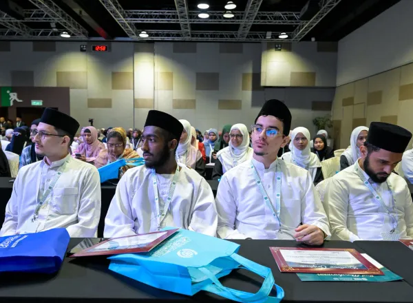 El Sheij Dr. Mohammed Al-Issa inauguró los trabajos de la conferencia internacional titulada: «La fe a la luz de la ciencia y de las evidencias contemporáneas», en presencia de numerosos ulemas, investigadores e intelectuales de prestigio