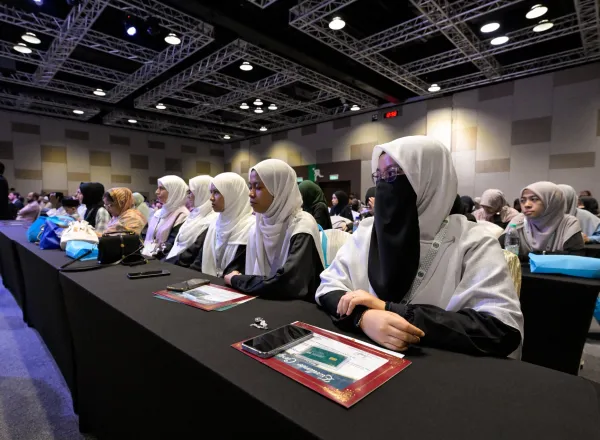 El Sheij Dr. Mohammed Al-Issa inauguró los trabajos de la conferencia internacional titulada: «La fe a la luz de la ciencia y de las evidencias contemporáneas», en presencia de numerosos ulemas, investigadores e intelectuales de prestigio