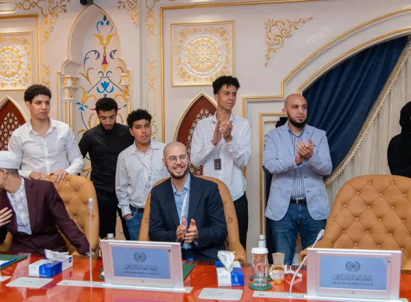 ظهر دیروز جناب دبیر کل، و رئیس انجمن علمای مسلمان، آقای دکتر شیخ محمد العیسی در مقر سازمان همبستگی در مکه مکرمه با اعضای هیئت دانشجویی اقلیت های مسلمان در دانشگاه های اروپا دیدار نمود
