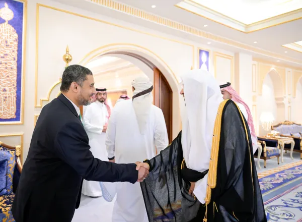 H.E. Sheikh Dr. Mohammed Al-Issa , Secretary-General of the MWL, met in Makkah with a distinguished group of Qur’an reciters from the MWL’s Global E-Maqraa