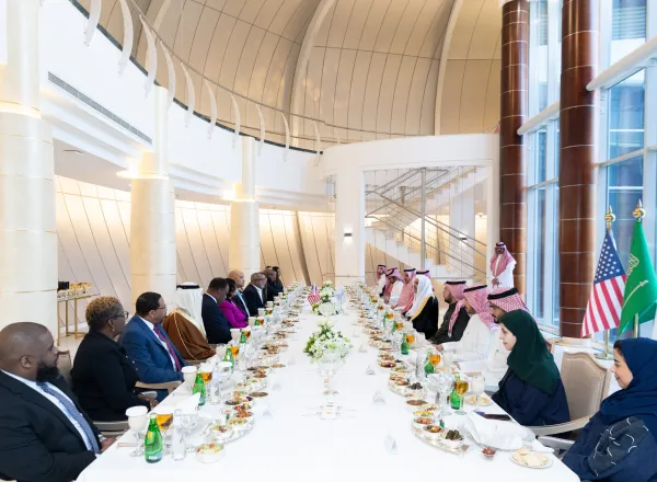 El Secretario General, presidente de la Comisión de Ulemas Musulmanes, el Sheij Mohammed Al-Issa, recibió en Riad a una delegación de miembros demócratas de la Cámara de Representantes de los Estados Unidos.