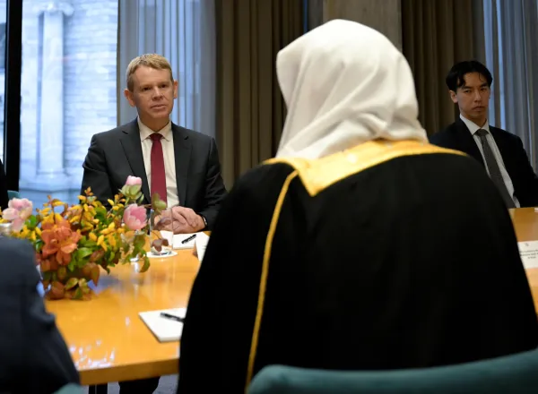 At the Parliament in the New Zealand capital, Wellington, H.E. Sheikh Dr. Mohammed Al-Issa, Secretary-General of the MWL, met with Mr. Chris Hipkins, former Prime Minister, Leader of the NZ Labour Party, and Leader of the Opposition in the NZ Parliament