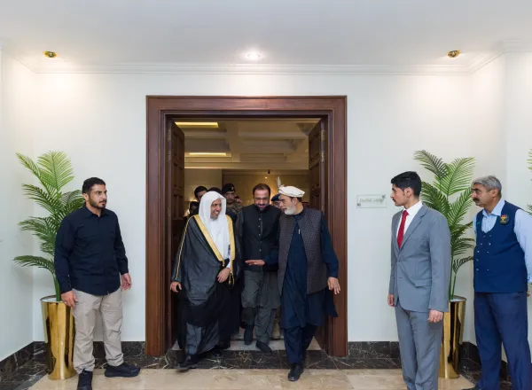 Atas undangan resmi dari Perdana Menteri Pakistan, “untuk menyampaikan khotbah IdulFitri di Masjid Raja Faisal di Islamabad”. Yang Mulia Sekretaris Jenderal LMD, Ketua Asosiasi Ulama Muslim, Syekh Dr. Mohammed Alissa, tiba di Islamabad