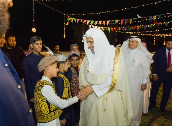 Los niños del orfanato compartieron la alegría del Aid en Islamabad: el Secretario General, el Sheij Mohammed Al-Issa
