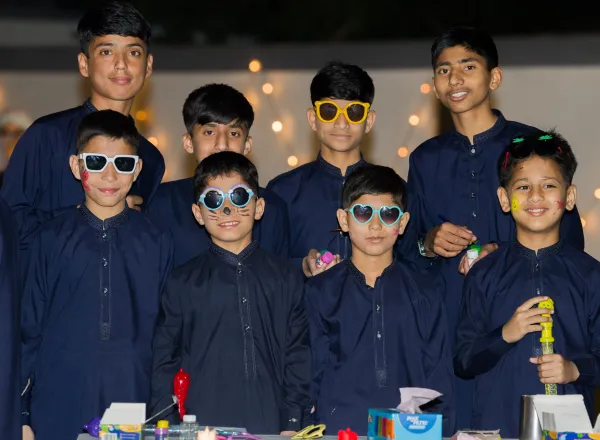 Foto de la celebración del Sheij Mohammed Al-Issa, SG de la LMI, en la festividad del Aid El Fitr en el orfanato Ali bin Abi Talib en Pakistán, que cuenta con cerca de 4600 huérfanos: