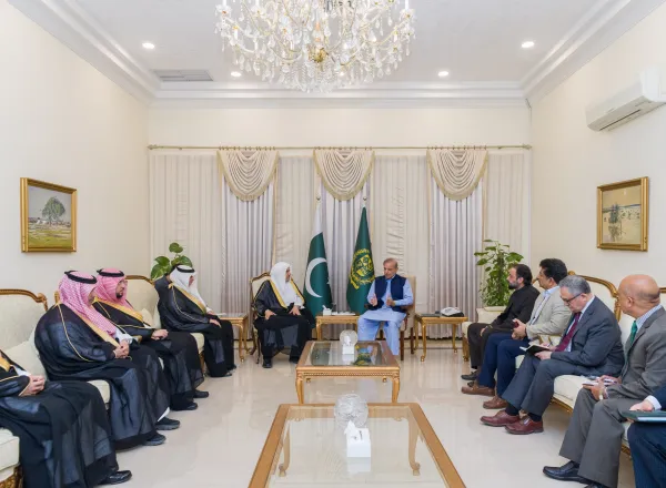 His Excellency Mr. Shehbaz Sharif, Prime Minister of the Islamic Republic of Pakistan, met with His Excellency Sheikh Dr. Mohammed Alissa