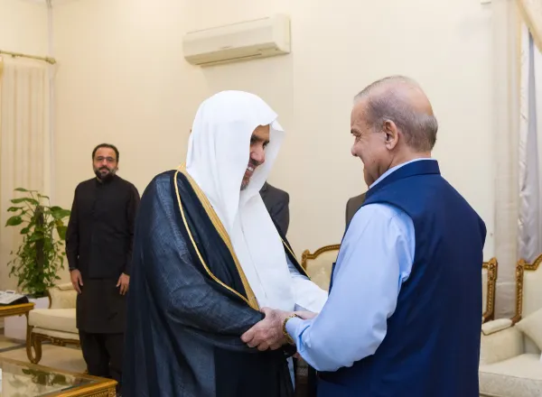 His Excellency Mr. Shehbaz Sharif, Prime Minister of the Islamic Republic of Pakistan, met with His Excellency Sheikh Dr. Mohammed Alissa
