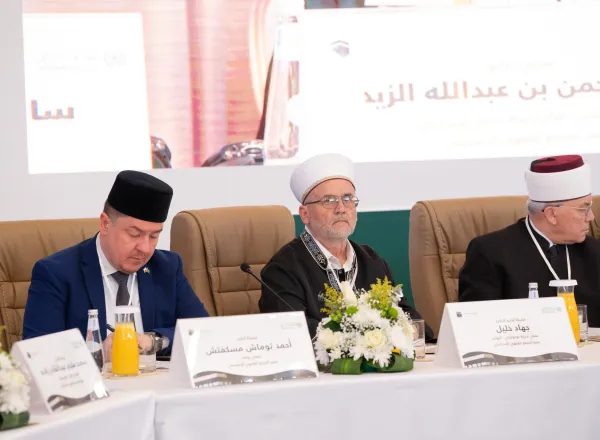 "Akademi Fikih Islam" berfokus pada penetapan hukum syariat yang dihadapi umat Islam dari berbagai masalah dan tantangan, serta menonjolkan kreativitas fikih Islam