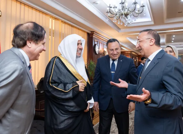 Dr Mohammed Al-Issa reçoit la clé du gouvernorat d’Alexandrie, la plus haute distinction de la ville