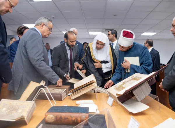 Dr Mohammed Al-Issa reçoit la clé du gouvernorat d’Alexandrie, la plus haute distinction de la ville