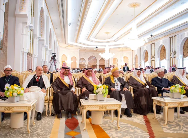 ضيوفُ ⁧‫رابطة العالم الإسلامي‬⁩ يتشرَّفون بحضور حفل الاستقبال السنوي الذي أقامه "نيابةً عن خادم الحرمين الشريفين الملك سلمان بن عبدالعزيز" وليُّ العهد رئيس مجلس الوزراء، صاحبُ السمو الملكي الأمير محمد بن سلمان بن عبدالعزيز، حفظهما الله، لكبار الشخصيات الإسلامية الذين أدّوا فريضة الحج هذا العام