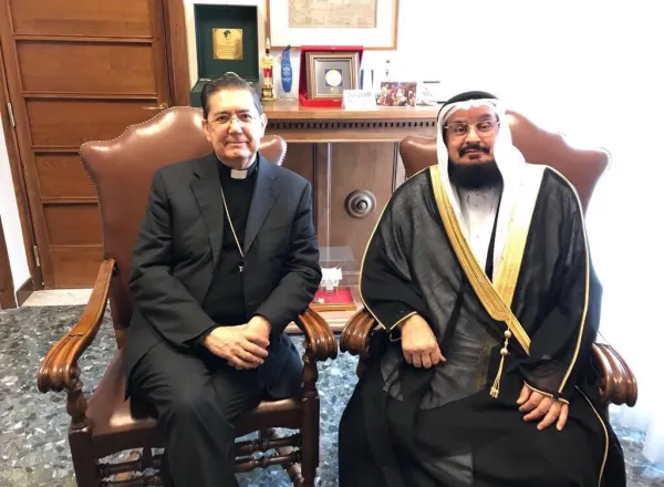 ‏ضمن برنامج اللجنة التنسيقية المشتركة المتفق عليها من قبل معالي أمين عام رابطة العالم الإسلامي‬ والمجلس البابوي لحوار الأديان بالفاتيكان تم وضع مسودة تفاهم من قبل مدير مكتب الرابطة في ‫إيطاليا‬ الدكتور عبدالعزيز سرحان وأمين المجلس البابوي المونسينيور ميغيل إيوسو