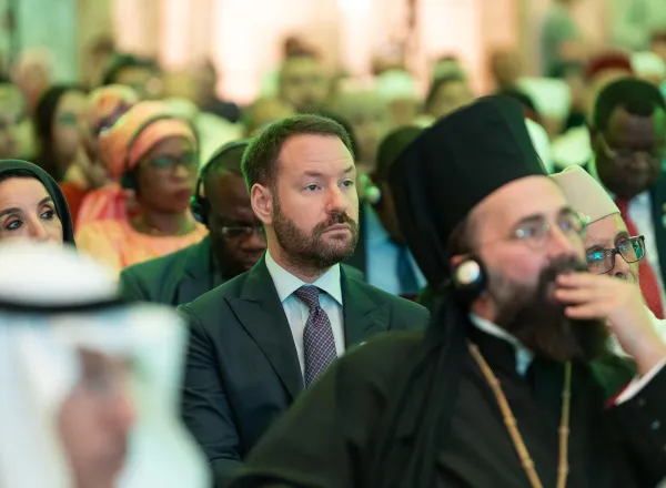 برعاية جلالة ملك المغرب وبتعاون بين رابطة العالم الإسلامي والرابطة المحمدية لعلماء المغرب   د. العيسى يدشن المؤتمر الدولي "الايمان في عالم متغير"