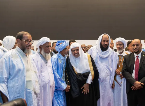 Fortalecer los lazos de los musulmanes de África con su profundidad islámica y el vínculo de su comunidad Desde el lugar al que se dirigen los corazones, la Qibla universal: