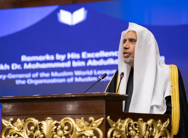 جناب دبیرکل و رئیس انجمن علمای مسلمان، دکتر شیخ محمد العیسی در جریان آغاز طرح ابتکاری آموزش دختران در جوامع مسلمان از پایتخت پاکستان، «اسلام‌آباد»، اظهار داشتند:
