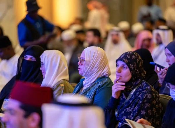 Bajo el alto patrocinio del Servidor de las Dos Sagradas Mezquitas  La evolución de los eventos en Palestina, Sudán y Siria, así como las cuestiones relativas a las minorías musulmanas