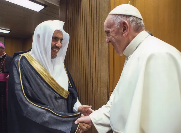 El Secretario General de la Liga del Mundo Islámico y presidente de la Comisión de Ulemas, Sheij Mohammed Alissa envió un mensaje de condolencias al cardenal Pietro Parolin, secretario de Estado del Vaticano,