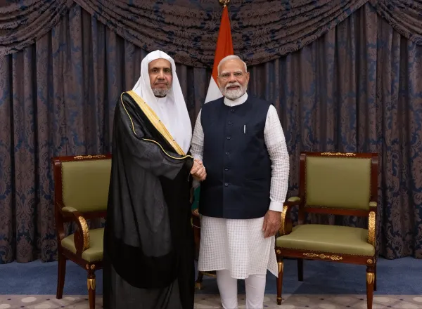 El Secretario General y Presidente de la Comisión de Ulemas, el Sheij Mohammed Al-Issa , se reunió en Yeda con el Primer Ministro de la República de la India, el Sr. Narendra Modi.