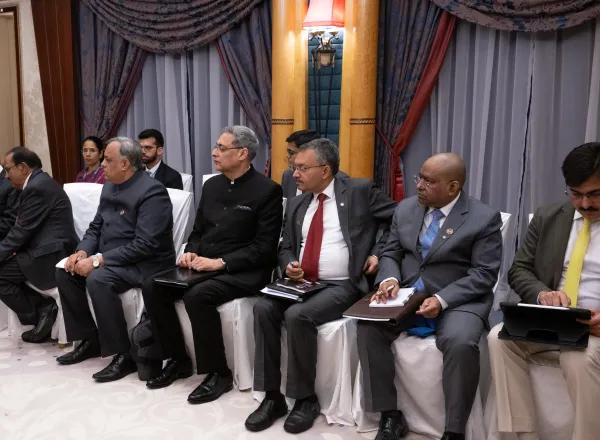 El Secretario General y Presidente de la Comisión de Ulemas, el Sheij Mohammad Alissa, se reunió en Yeda con el Primer Ministro de la República de la India, el Sr. Narendra Modi.